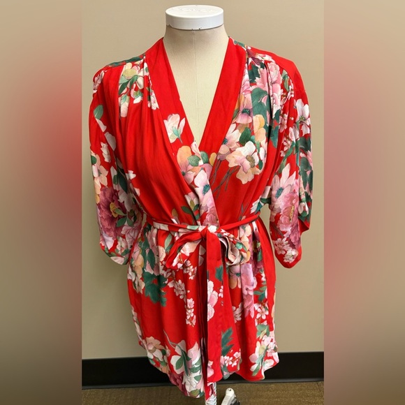 Zara red floral printed 3/4 sleeve satiny silky short robe women's size Medium - Picture 2 of 7